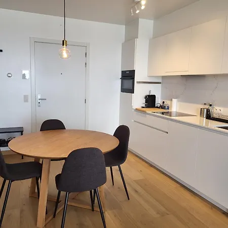 Skytower One - 14th Floor - Splendid Harbour & Sea View Apartman