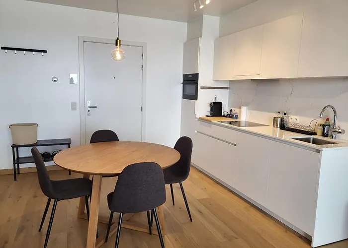 Skytower One - 14th Floor - Splendid Harbour & Sea View Apartman