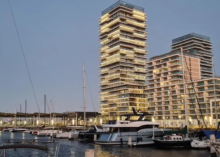 公寓 Skytower One - 14th Floor - Splendid Harbour & Sea View 奥斯滕德